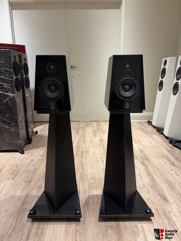 DEMO SALE! Acora SRB Bokshelf speakers with SRS-M Metal Stands! CAD $16900.00