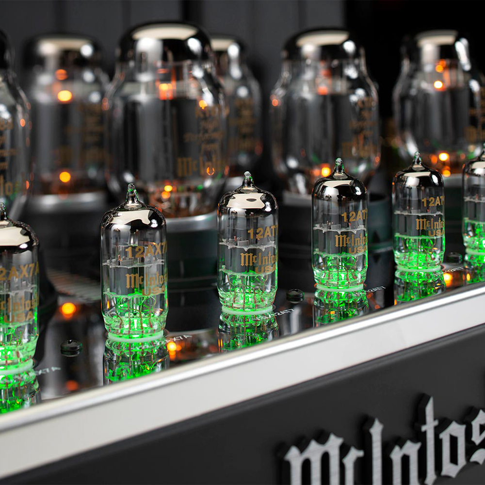 McIntosh MC1502 Tube Power Amplifier tube close up