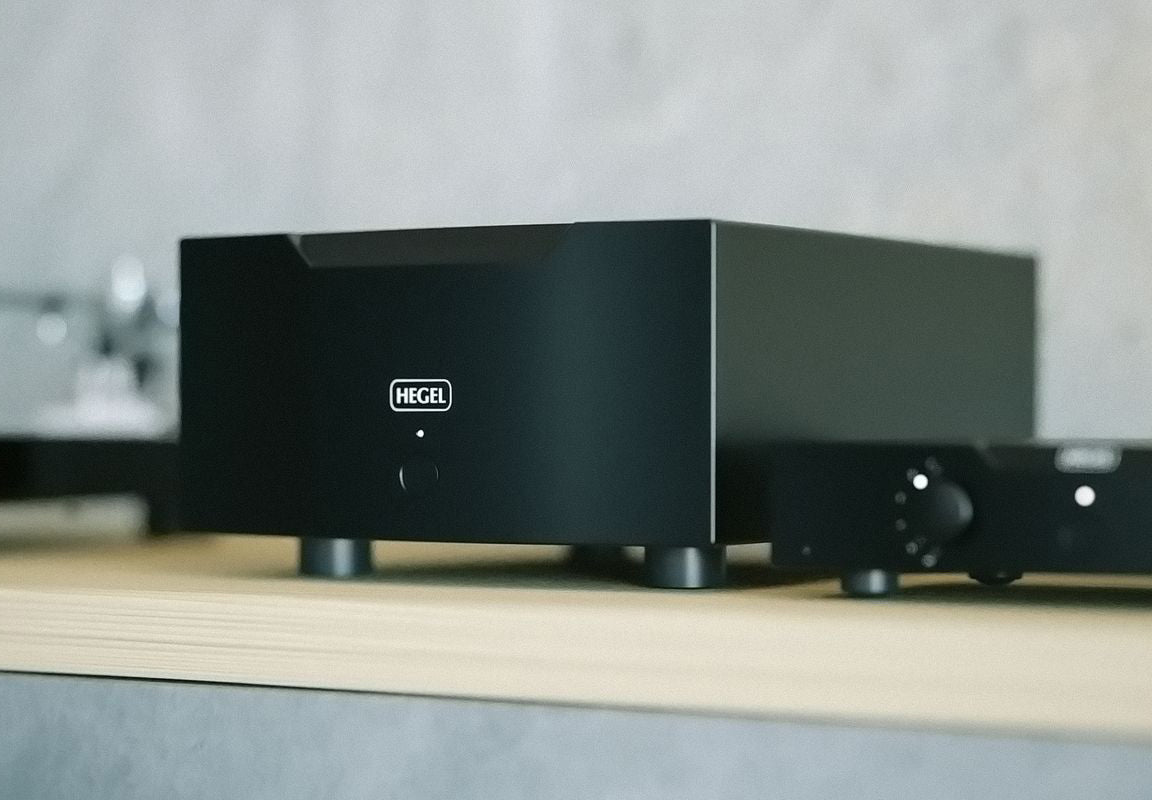 Dissecting the Hegel H30A Stereo Mono Amplifier by an Audiophile