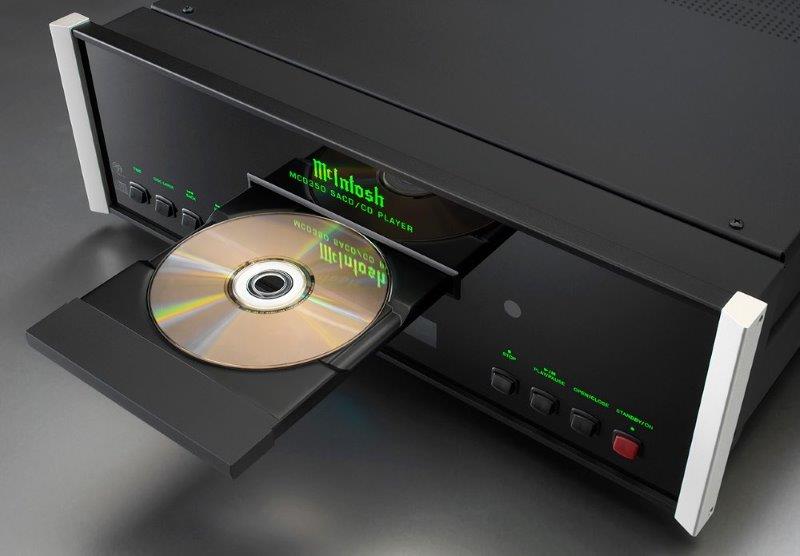 McIntosh MCD350 SACD/CD Player & MA8900 Integrated Amplifier