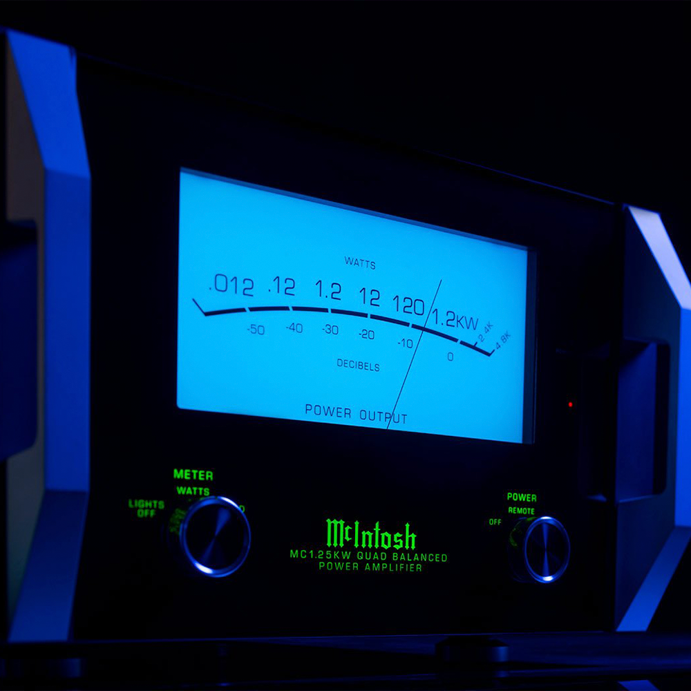 McIntosh MC1.25KW Mono Block Power Amplifier front close blue light 