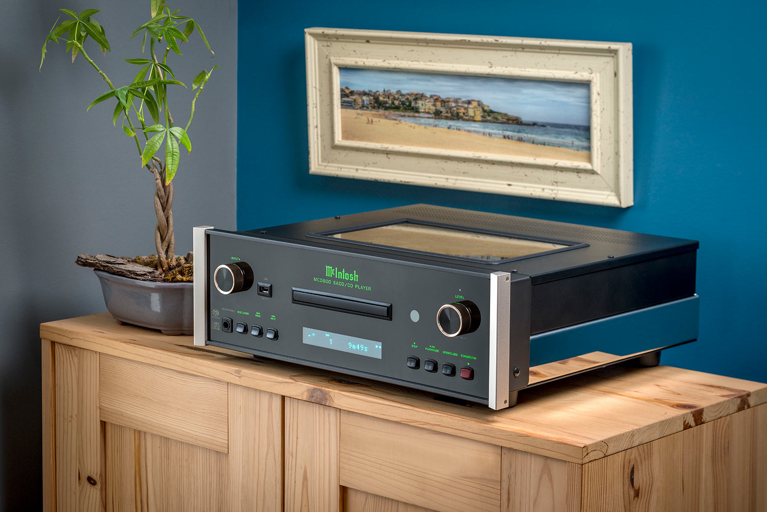 McIntosh MCD600 SACD/CD Player (In-Store Purchase Only)